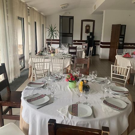 No Comment Rustic Hotell Curtea de Argeş Eksteriør bilde