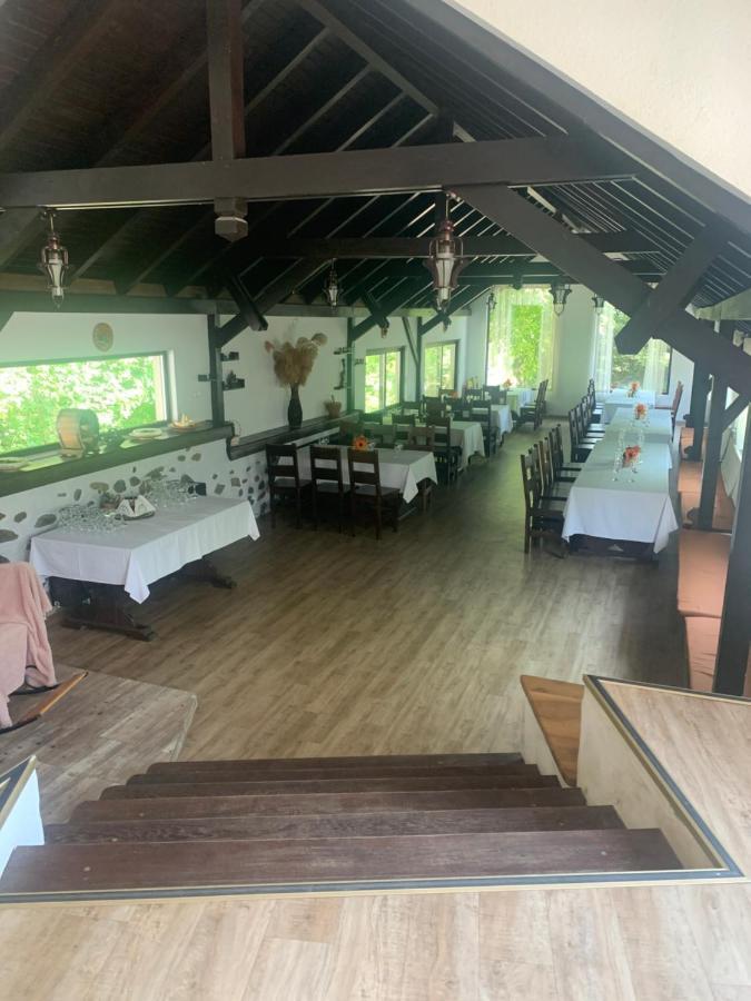 No Comment Rustic Hotell Curtea de Argeş Eksteriør bilde
