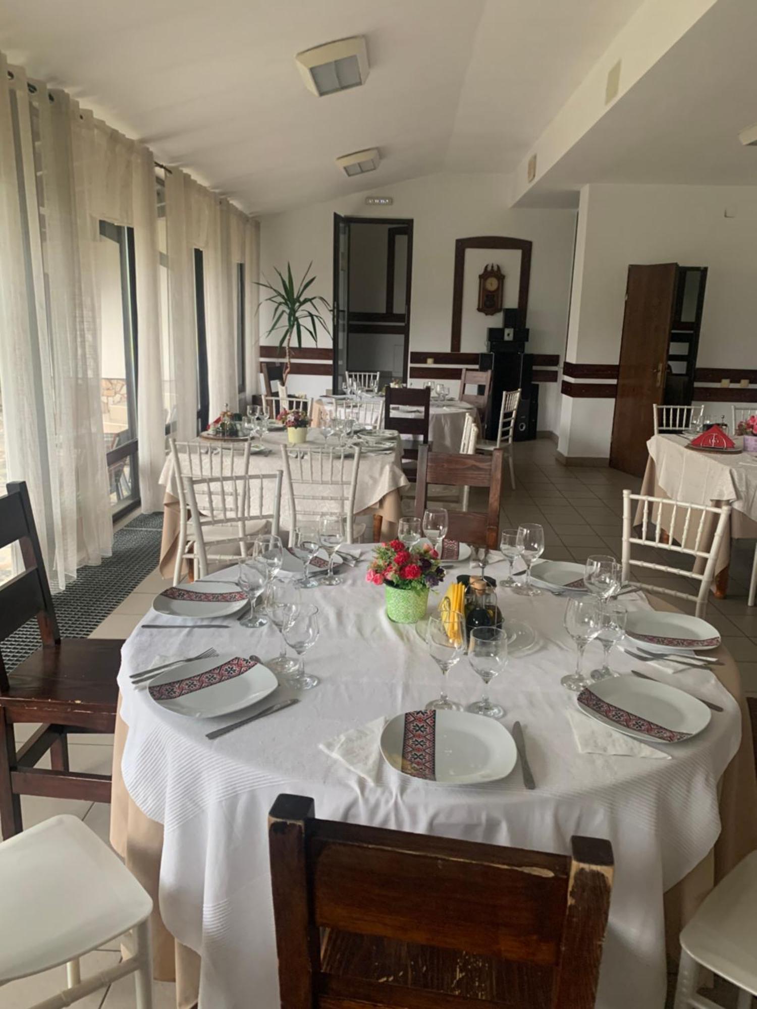 No Comment Rustic Hotell Curtea de Argeş Eksteriør bilde